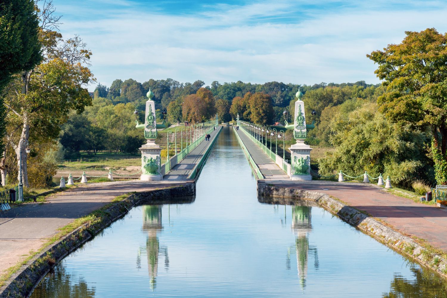 Le PontCanal de Briare. Déjeunercroisière Le PontCanal de Briare. Déjeunercroisière