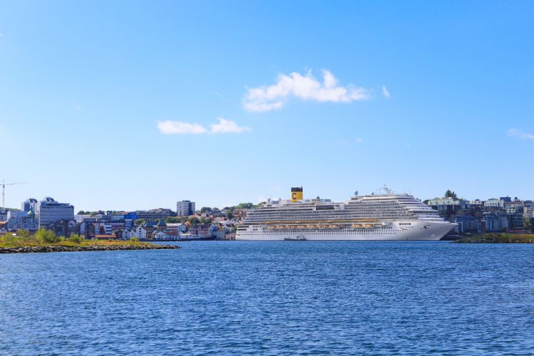 Costa Diadema dans le port de Stavanger