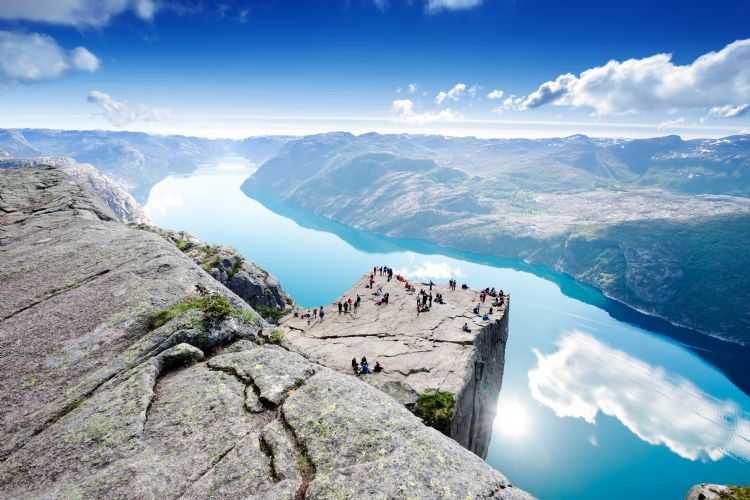 Falaise Preikestolen sur le Lysefjord